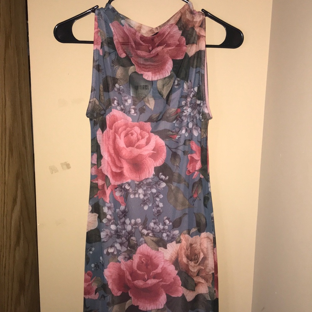 Sleeveless chiffon spring dress